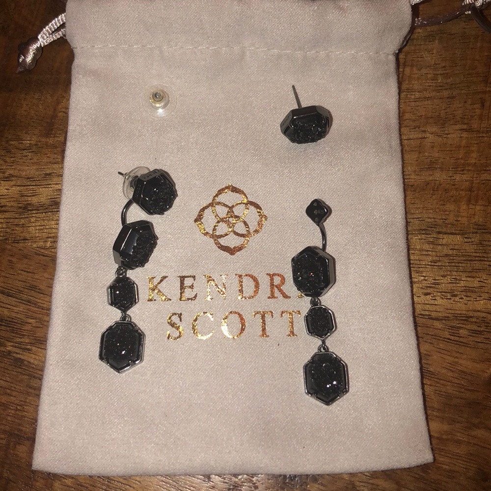 Black sparkly Kendra Scott Earrings!!